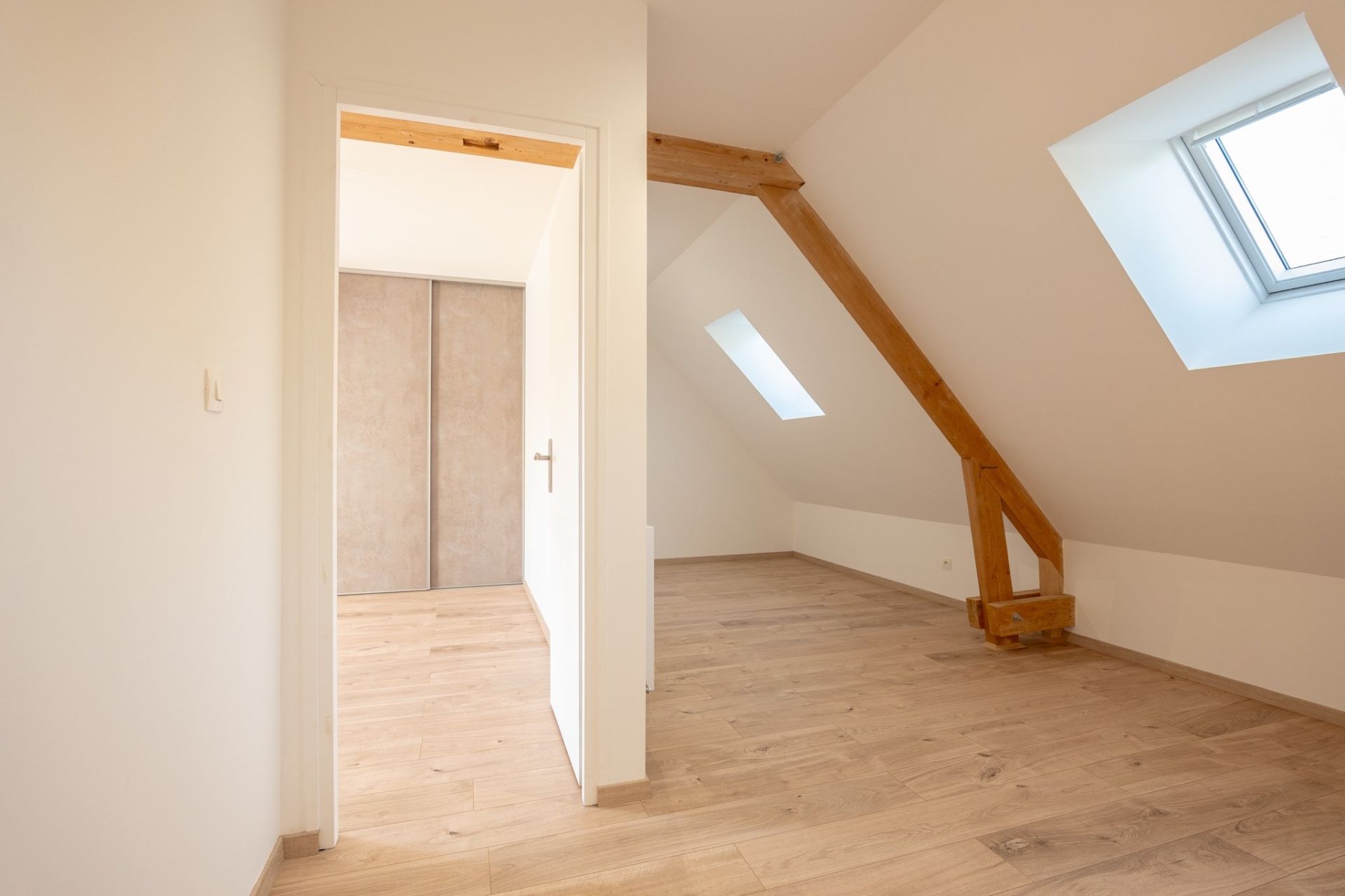 contemporary house 10 rooms for sale on LISLE (41100)