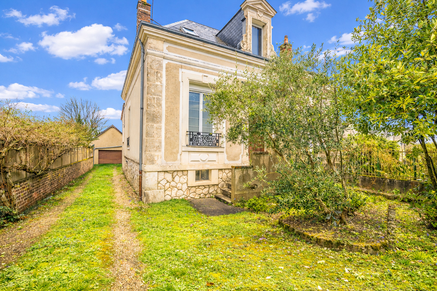 townhouse 6 rooms for sale on VENDOME (41100)
