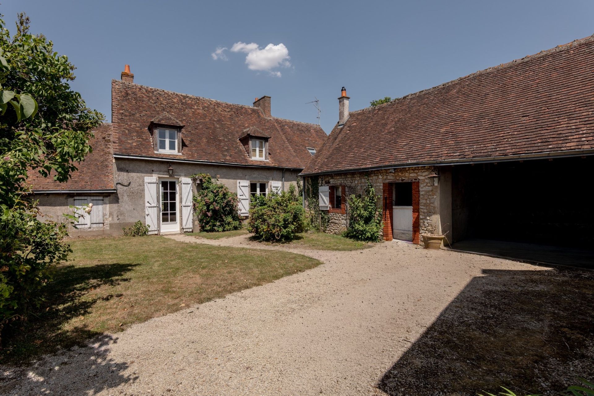monastery 6 rooms for sale on CLOYES LES TROIS RIVIERES (28220)