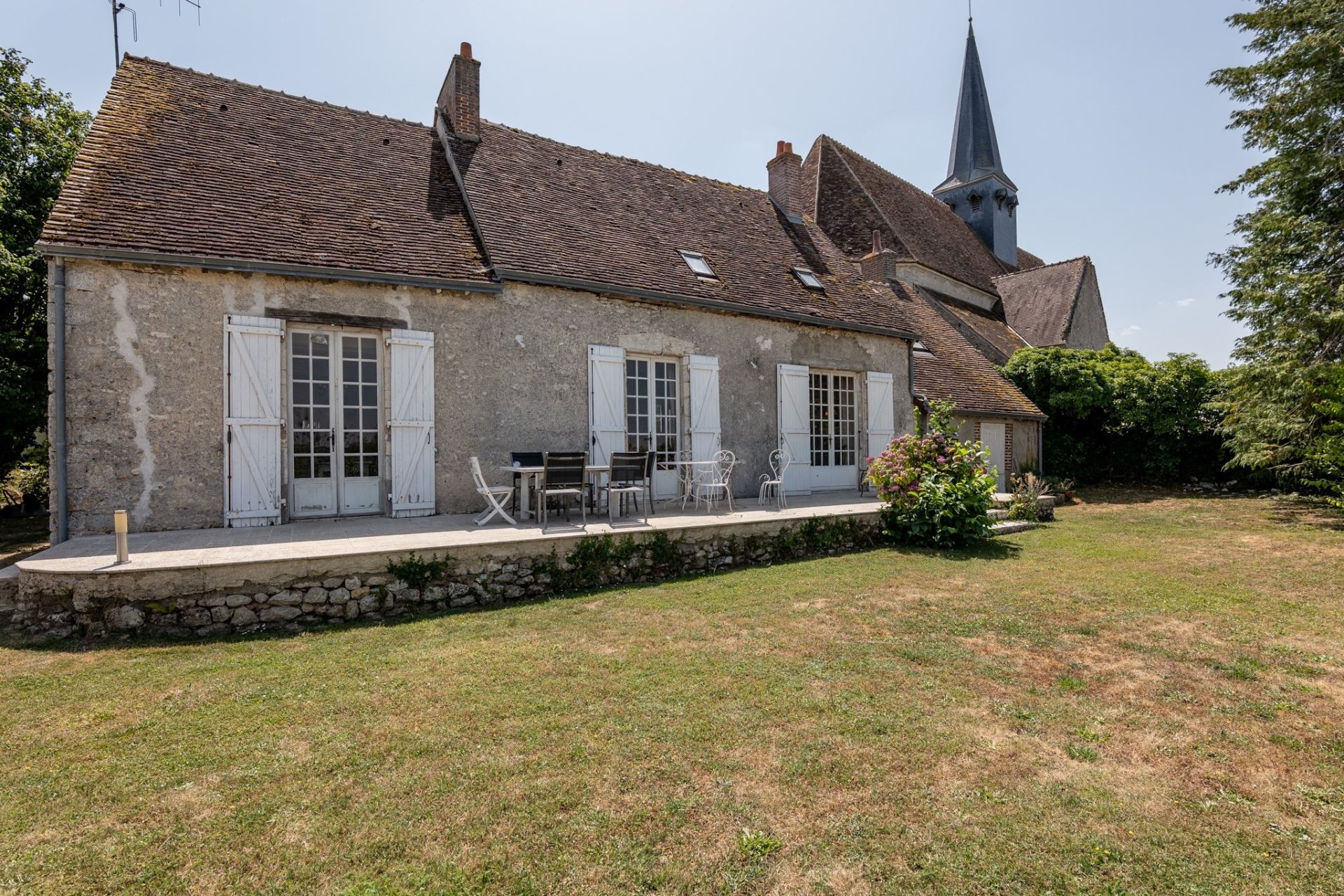 monastery 6 rooms for sale on CLOYES LES TROIS RIVIERES (28220)