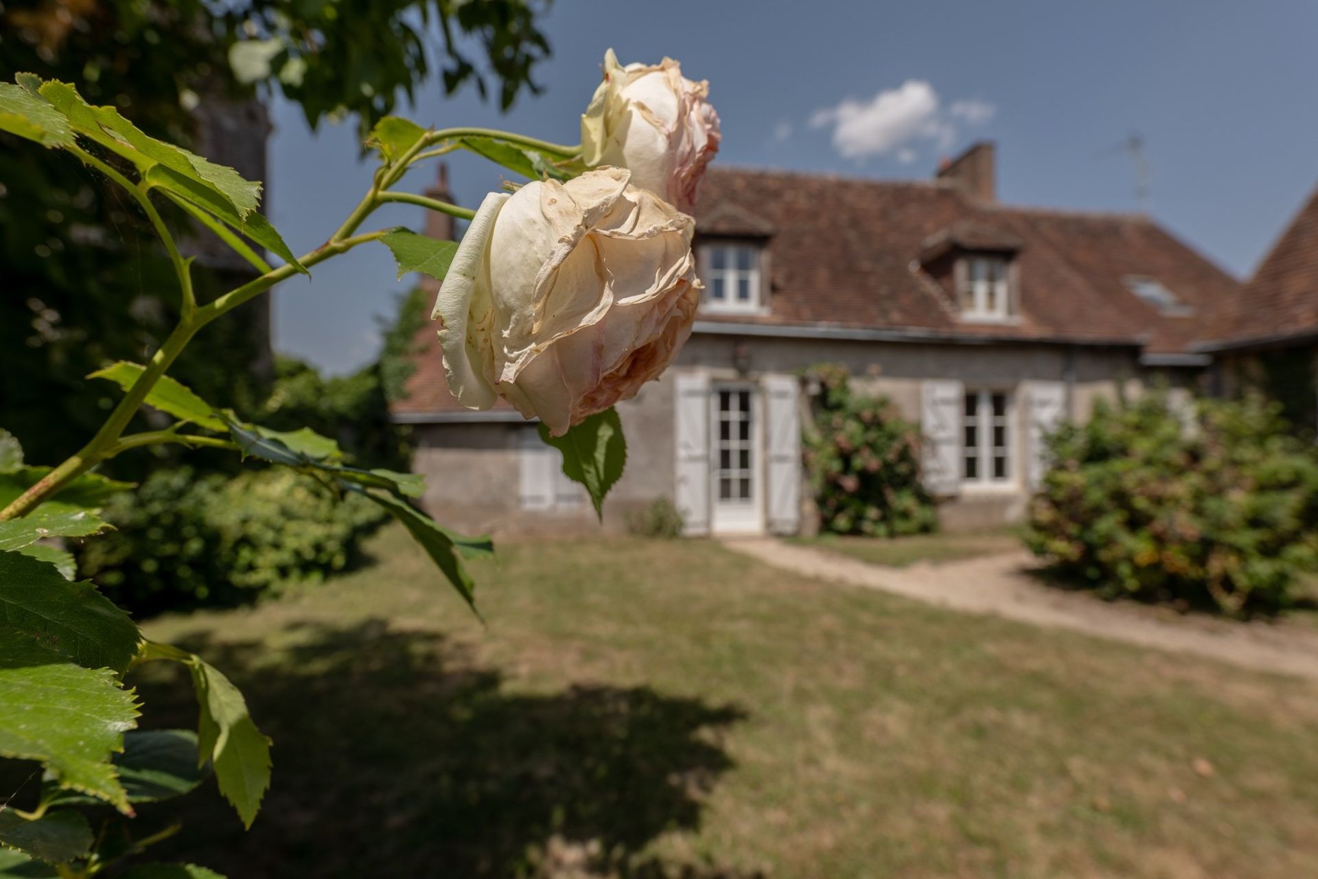 monastery 6 rooms for sale on CLOYES LES TROIS RIVIERES (28220)