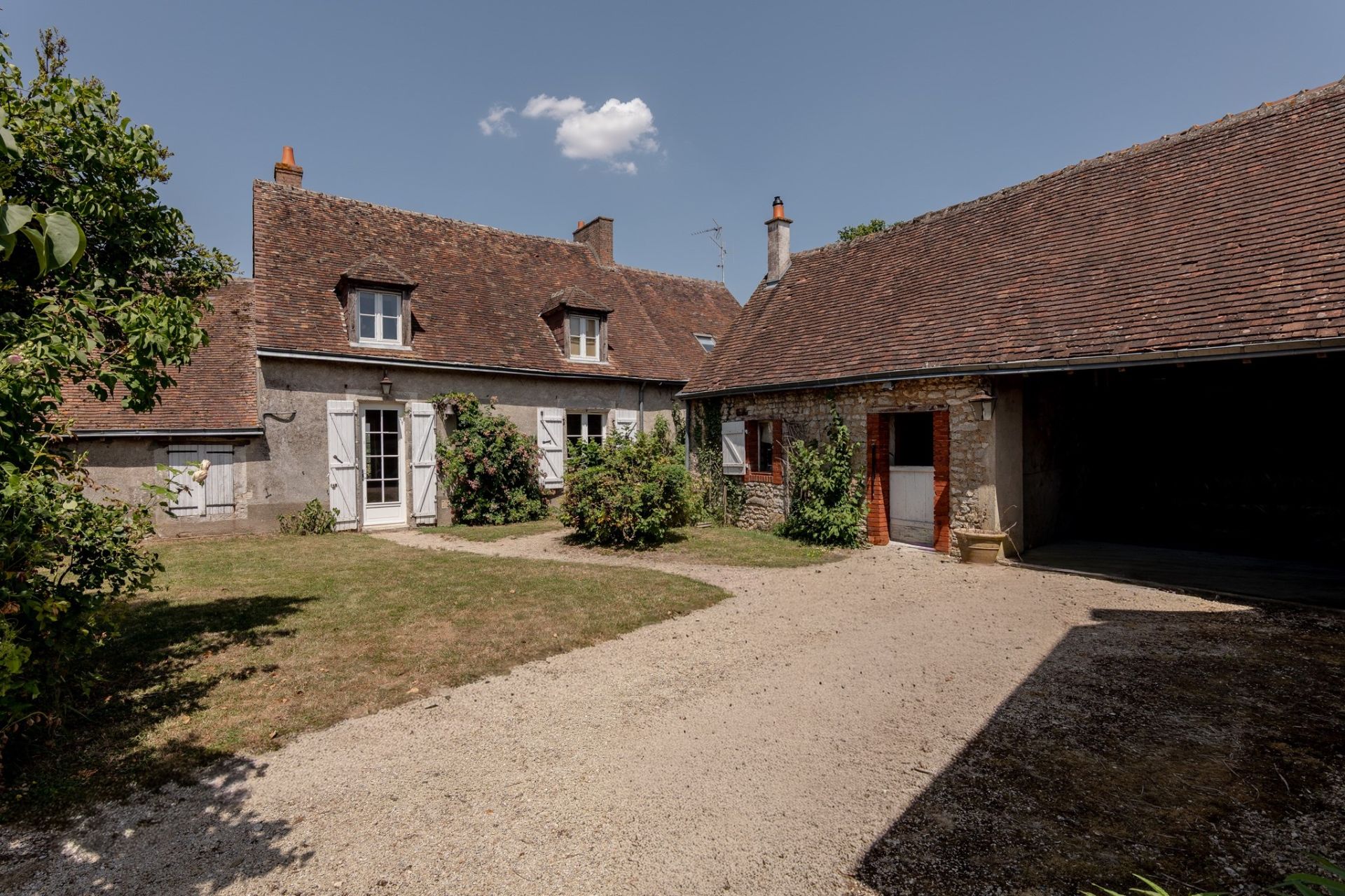 monastery 6 rooms for sale on CLOYES LES TROIS RIVIERES (28220)