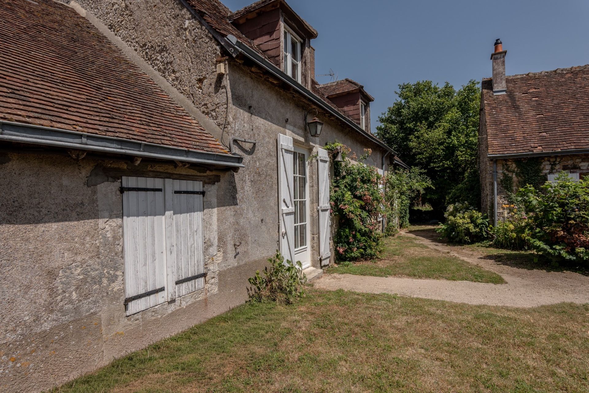 monastery 6 rooms for sale on CLOYES LES TROIS RIVIERES (28220)