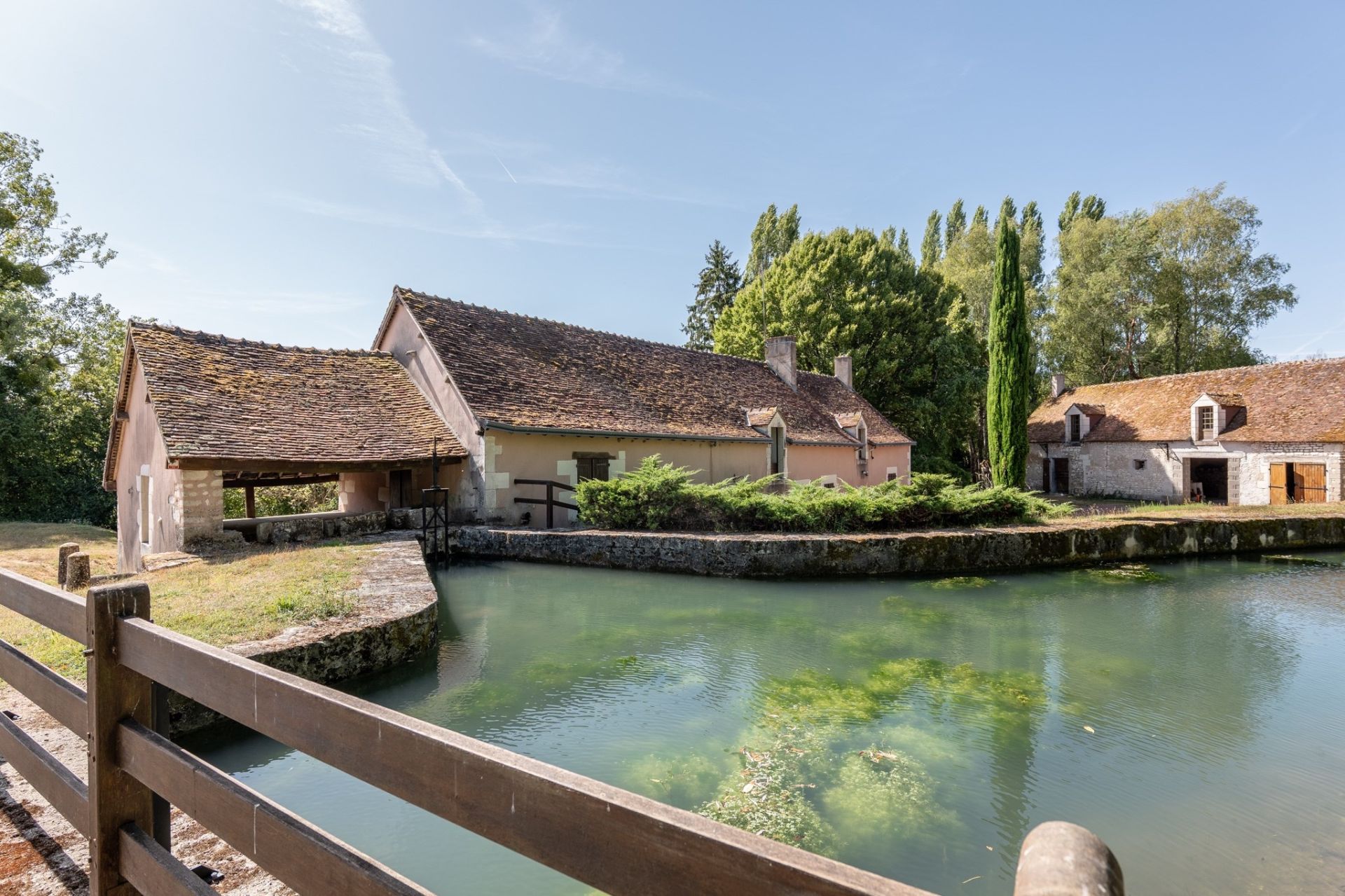 moulin 6 pièces en vente sur VILLEGOUIN (36500)