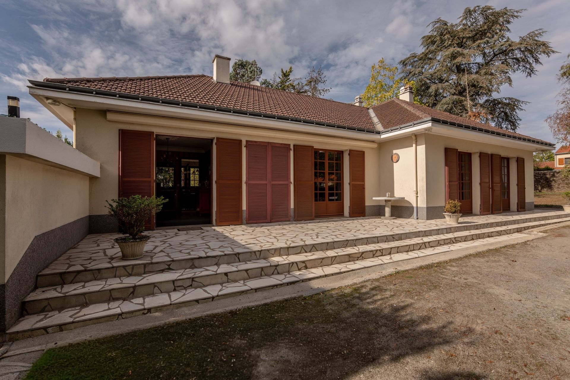 traditional house 6 rooms for sale on LE CELLIER (44850)