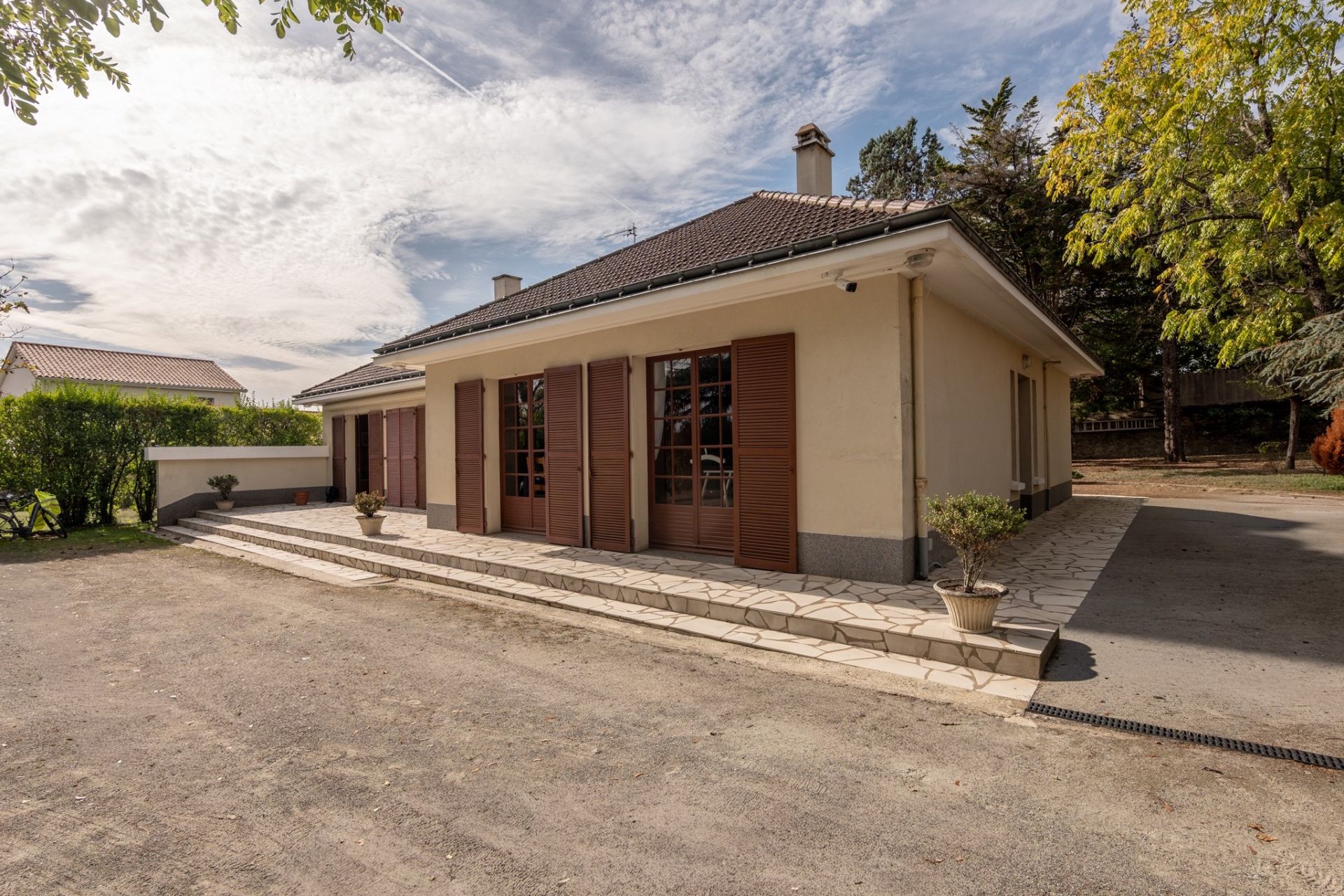 traditional house 6 rooms for sale on LE CELLIER (44850)