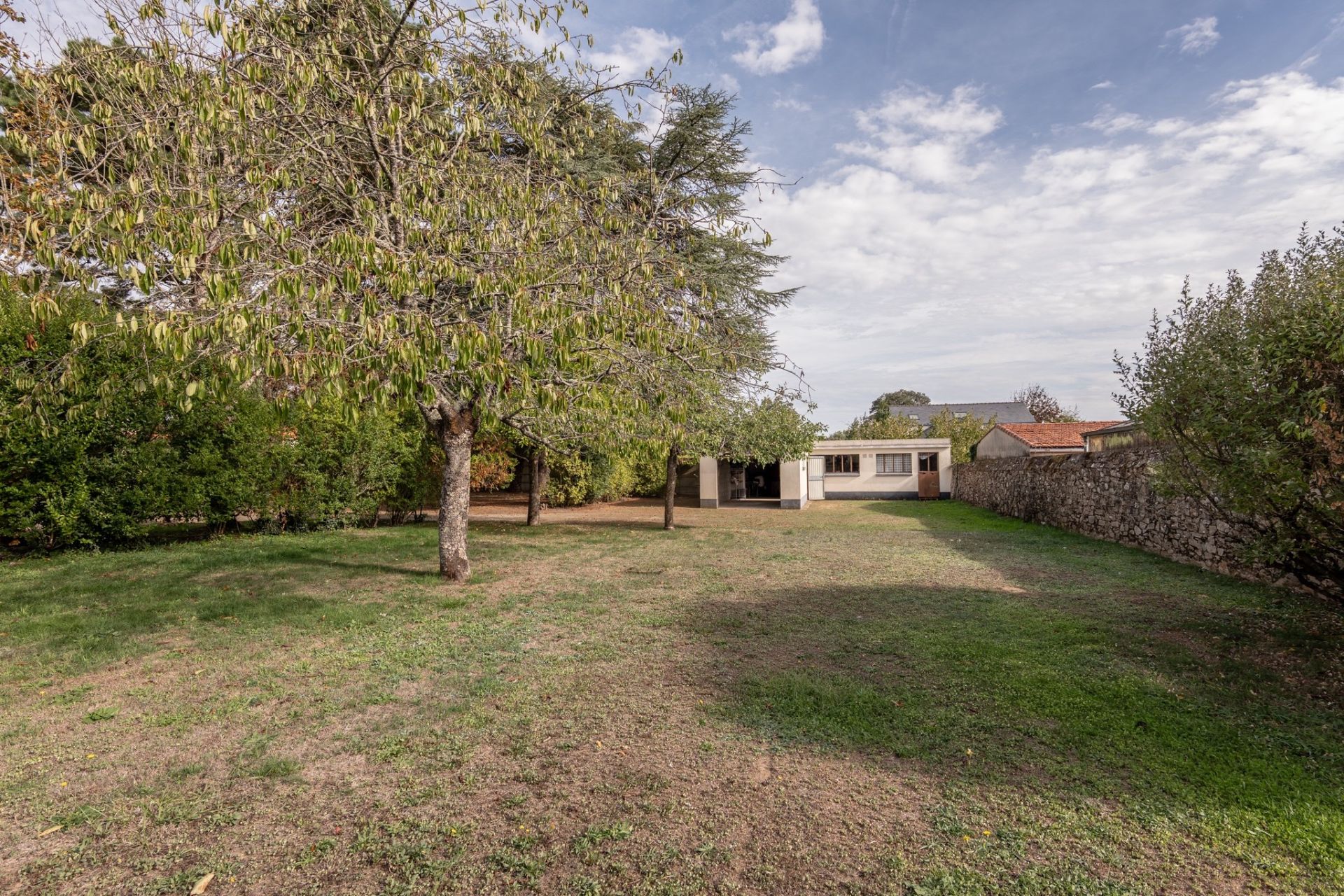 traditional house 6 rooms for sale on LE CELLIER (44850)