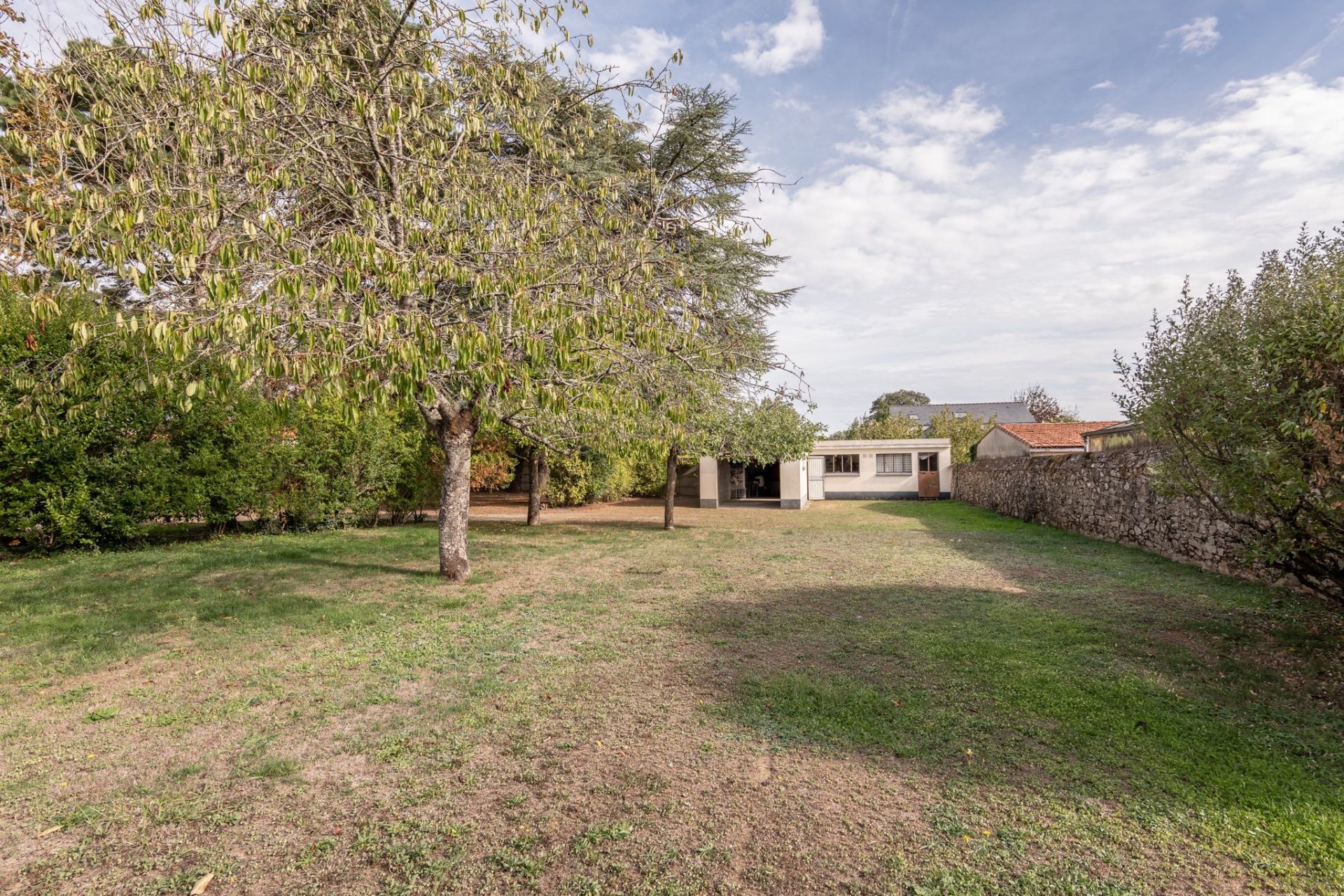 traditional house 6 rooms for sale on LE CELLIER (44850)
