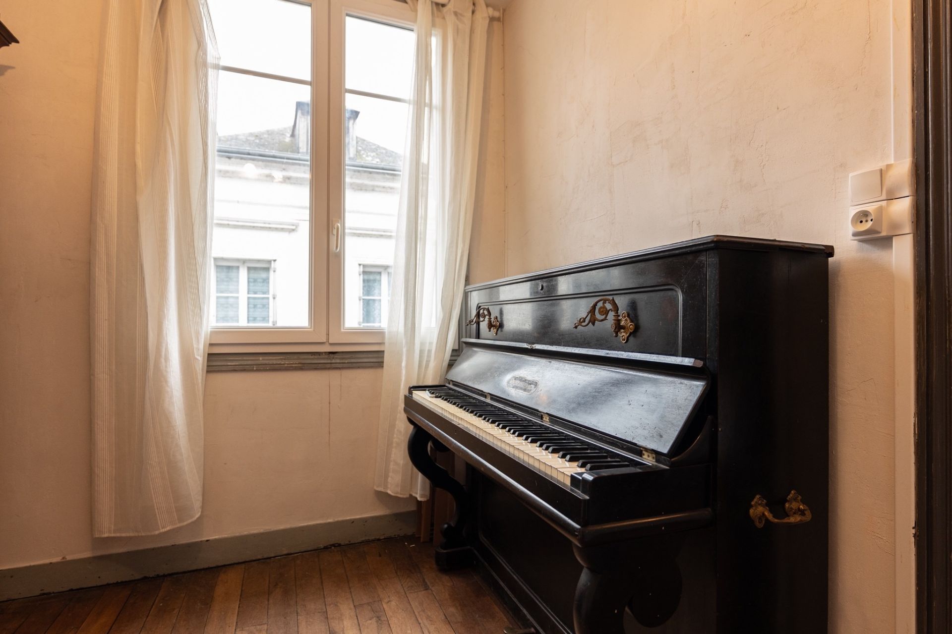 townhouse 6 rooms for sale on AMBOISE (37400)