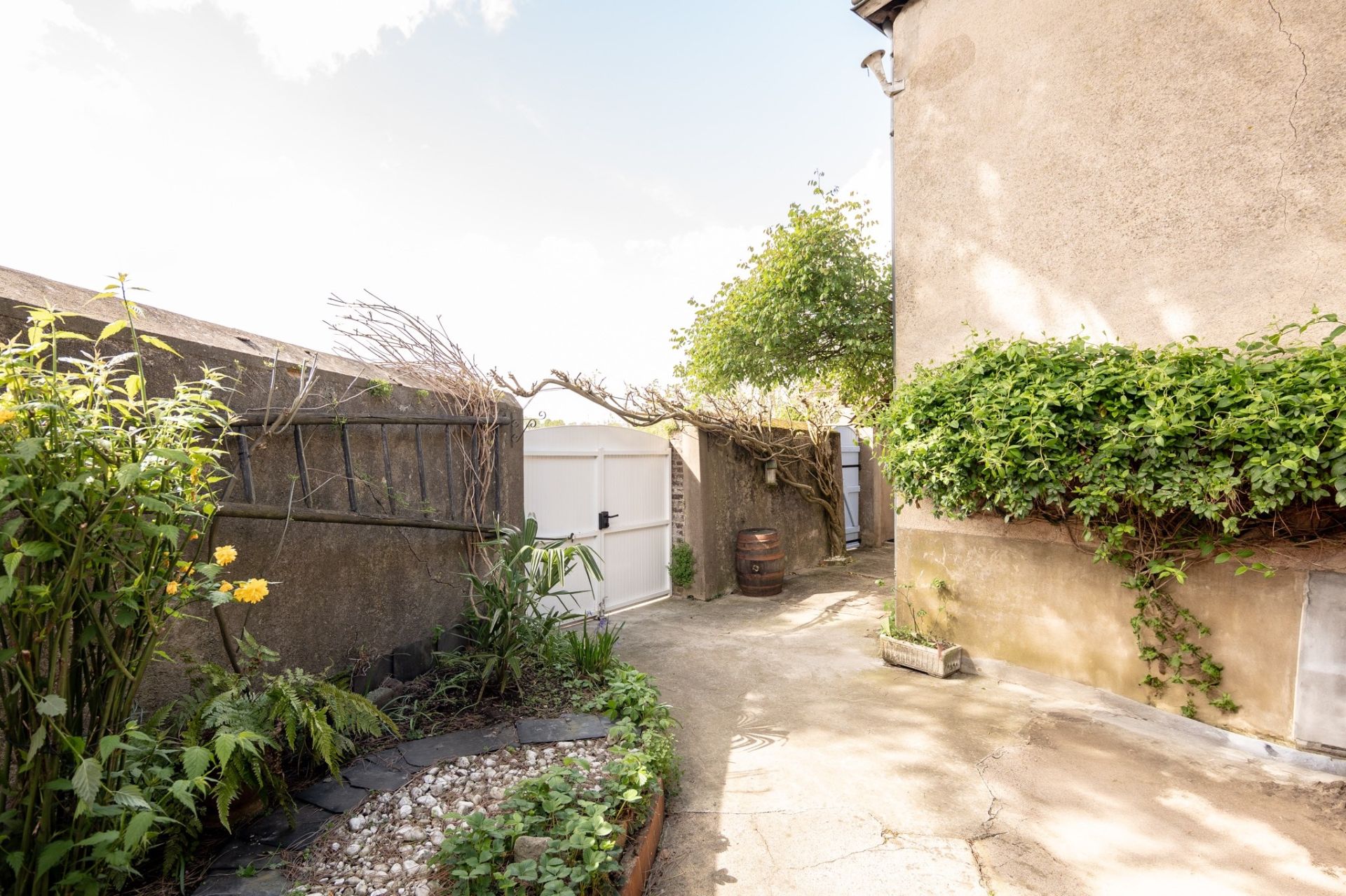 townhouse 6 rooms for sale on MONDOUBLEAU (41170)