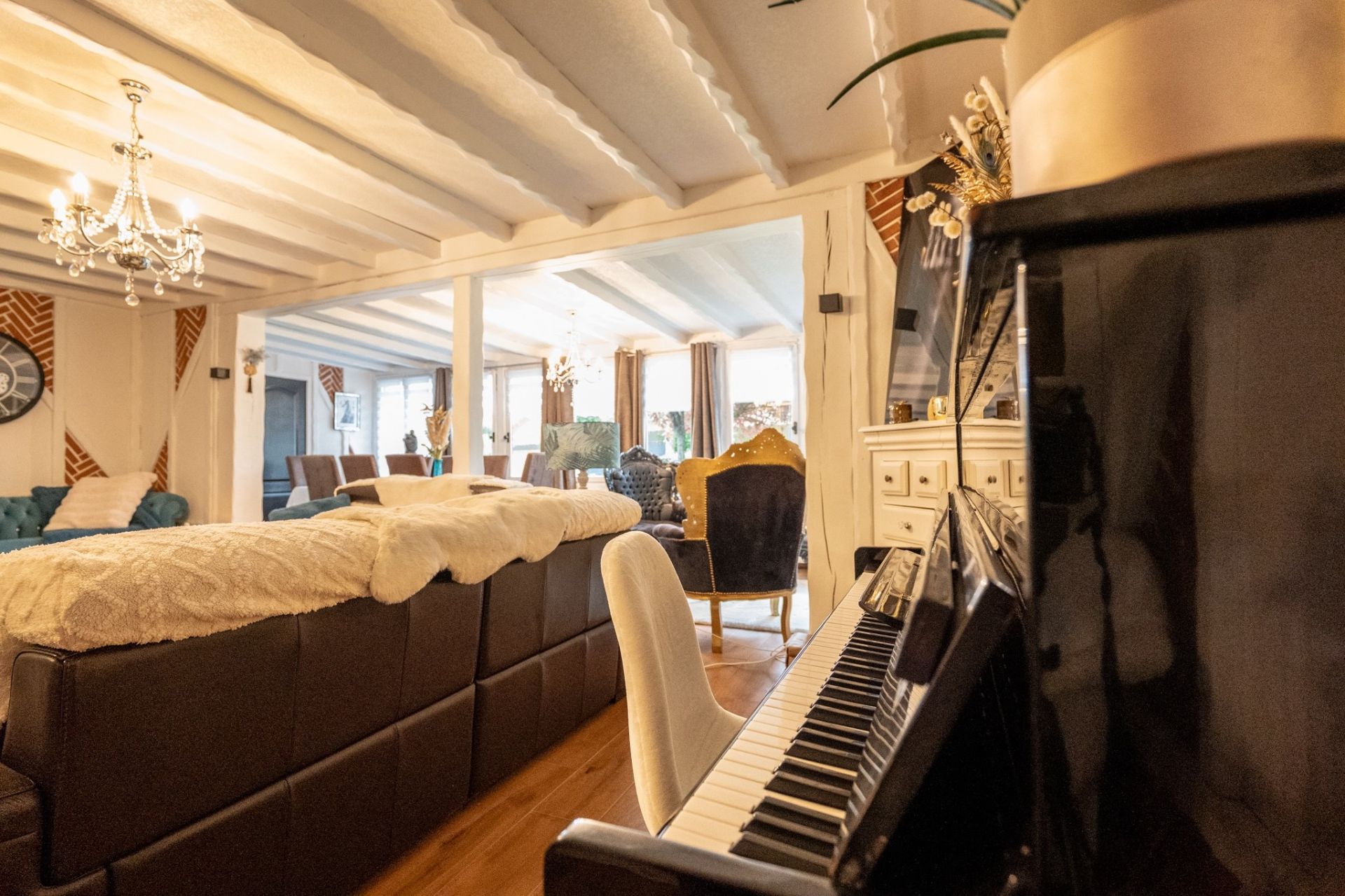 contemporary house 9 rooms for sale on CHABRIS (36210)