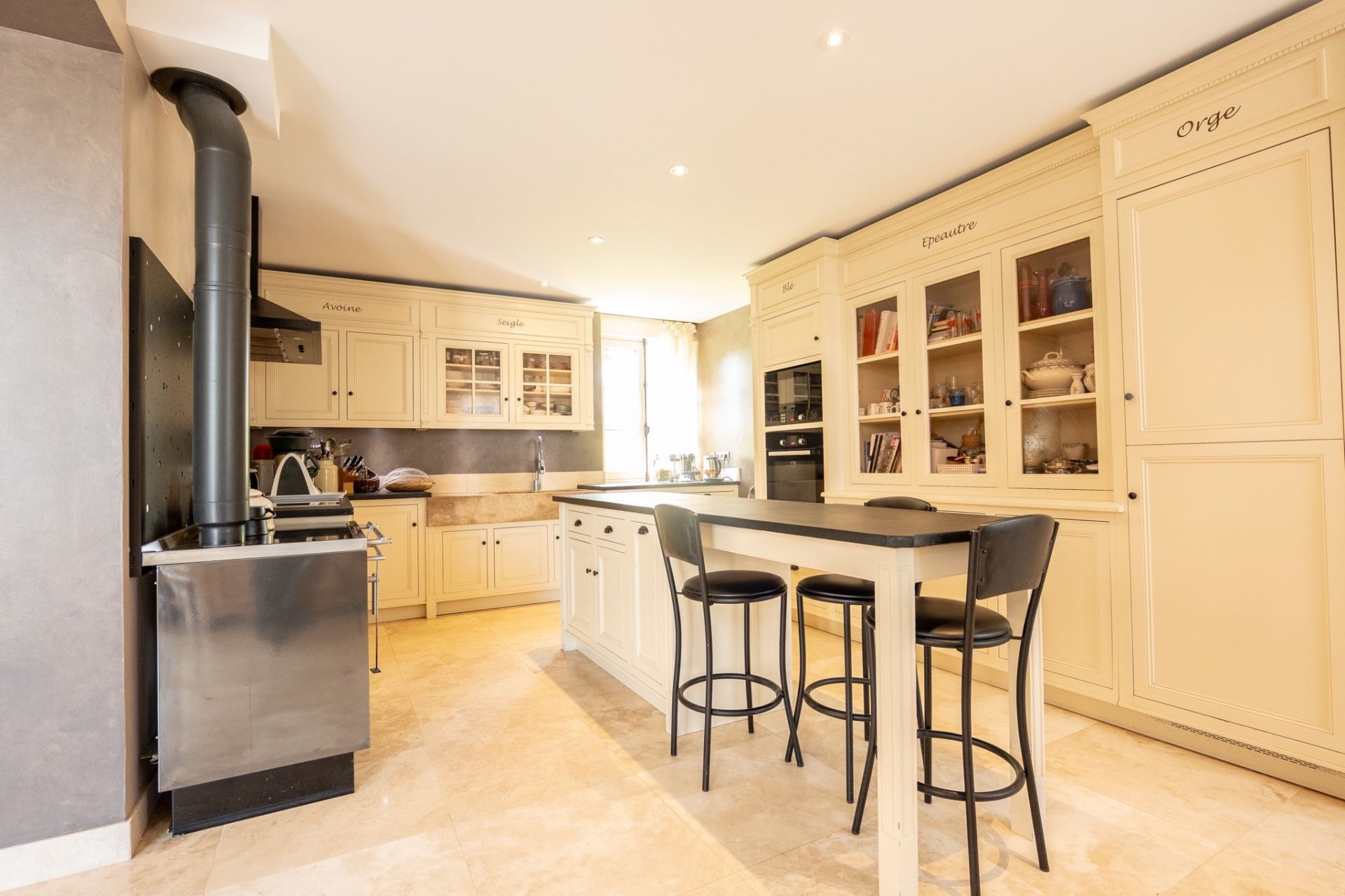 mansion 11 rooms for sale on BLERE (37150) - See details