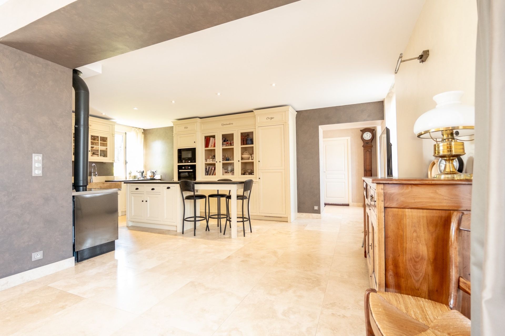 mansion 11 rooms for sale on BLERE (37150)