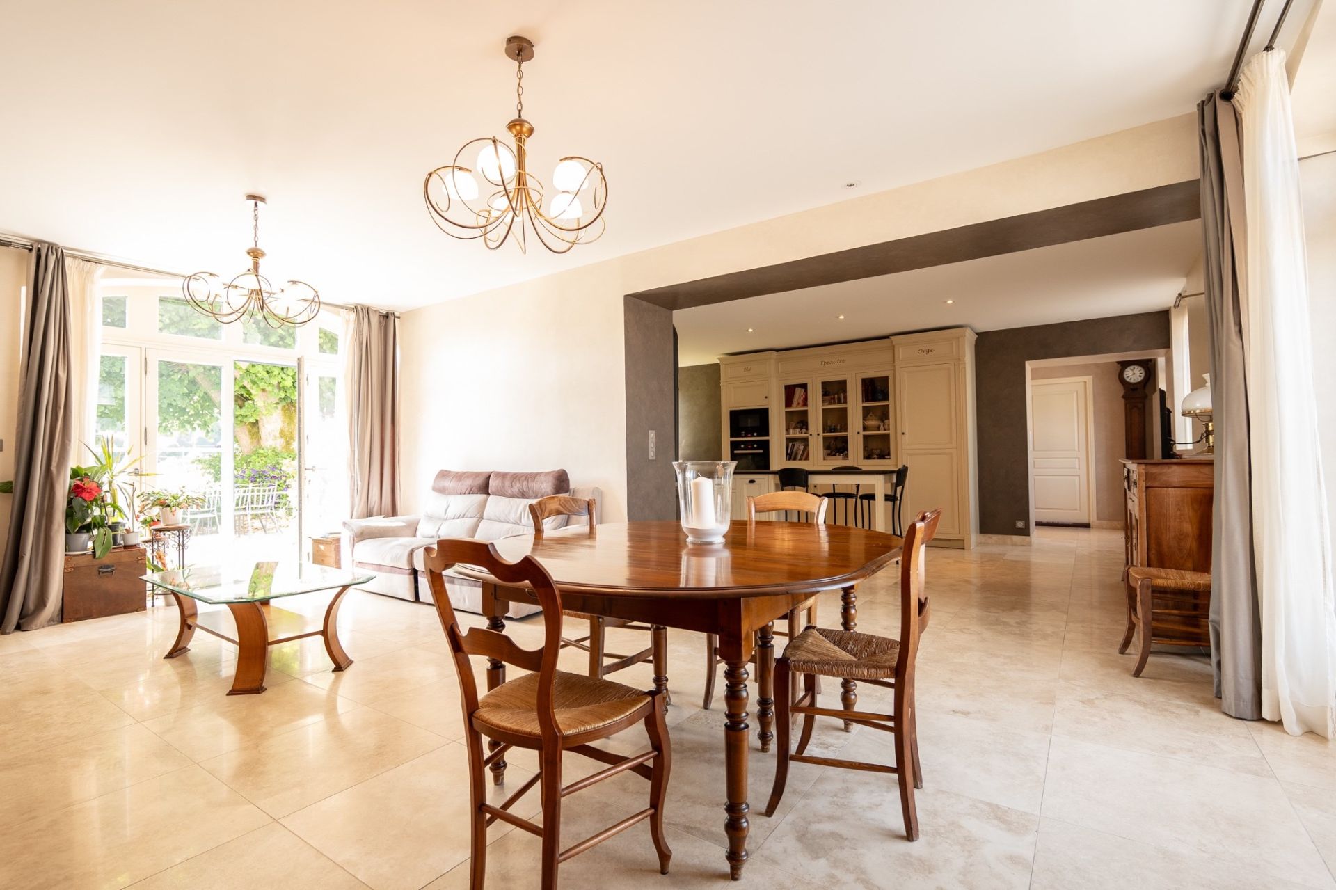 mansion 11 rooms for sale on BLERE (37150)