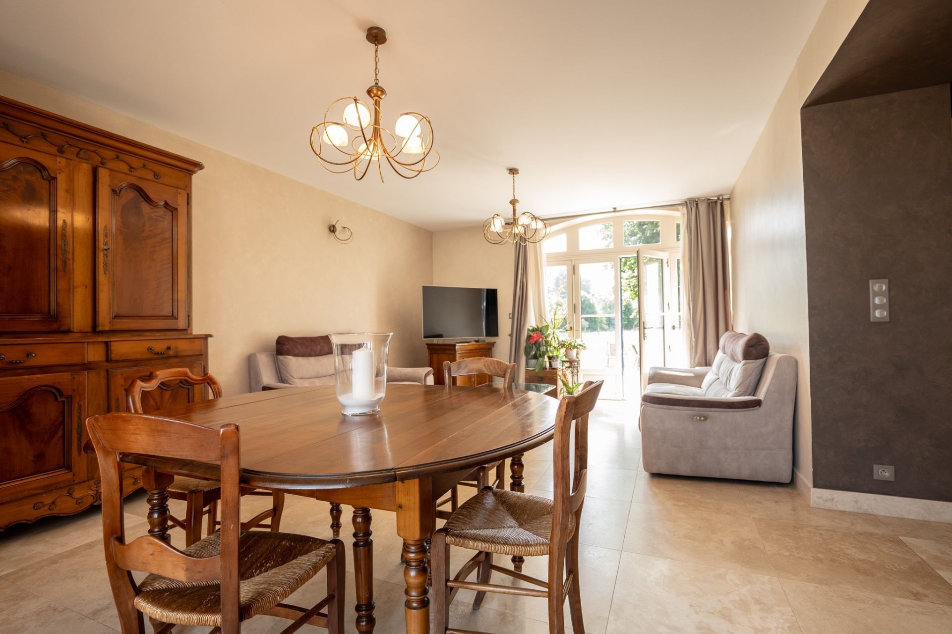 mansion 11 rooms for sale on BLERE (37150)