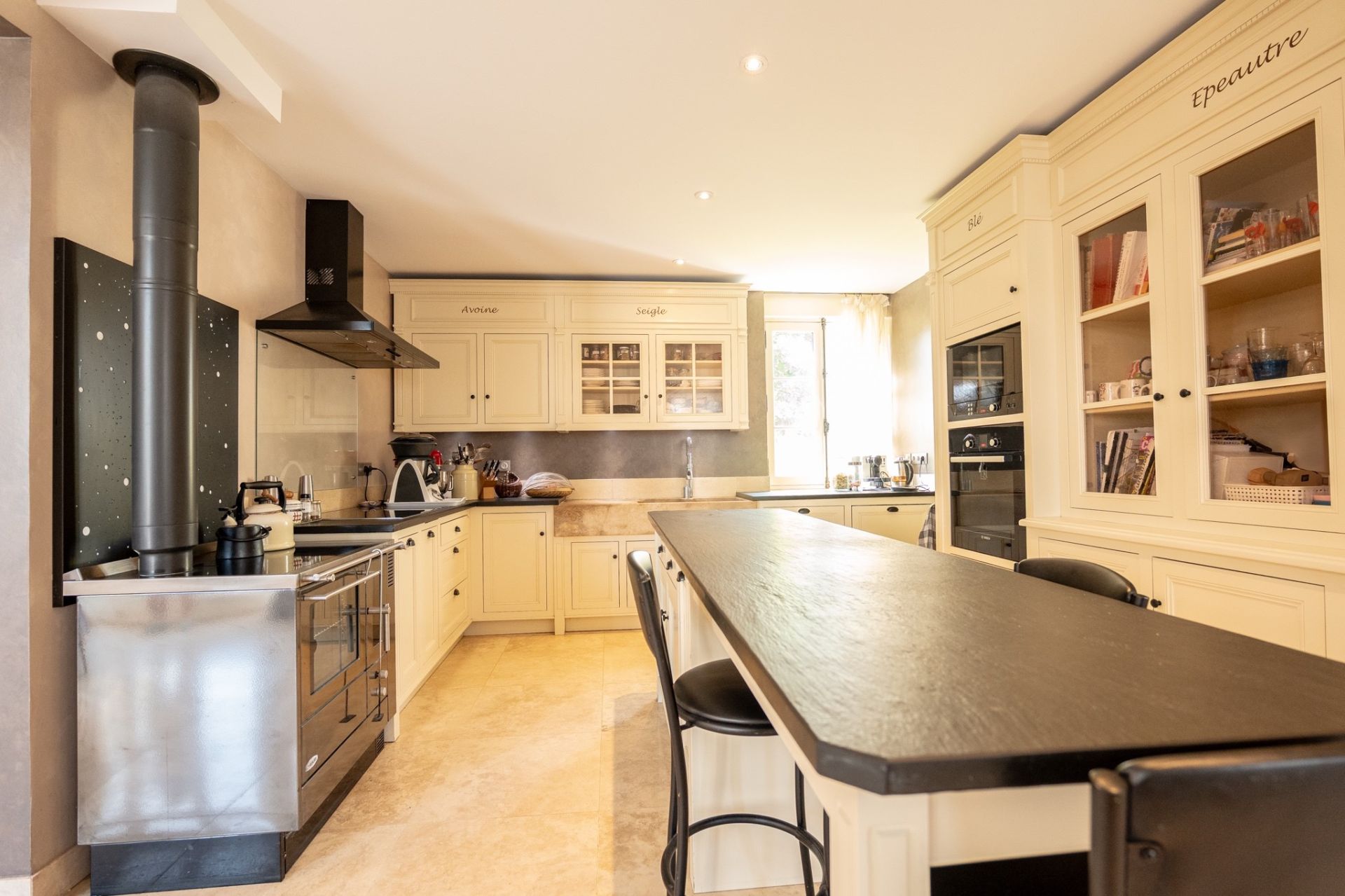 mansion 11 rooms for sale on BLERE (37150)