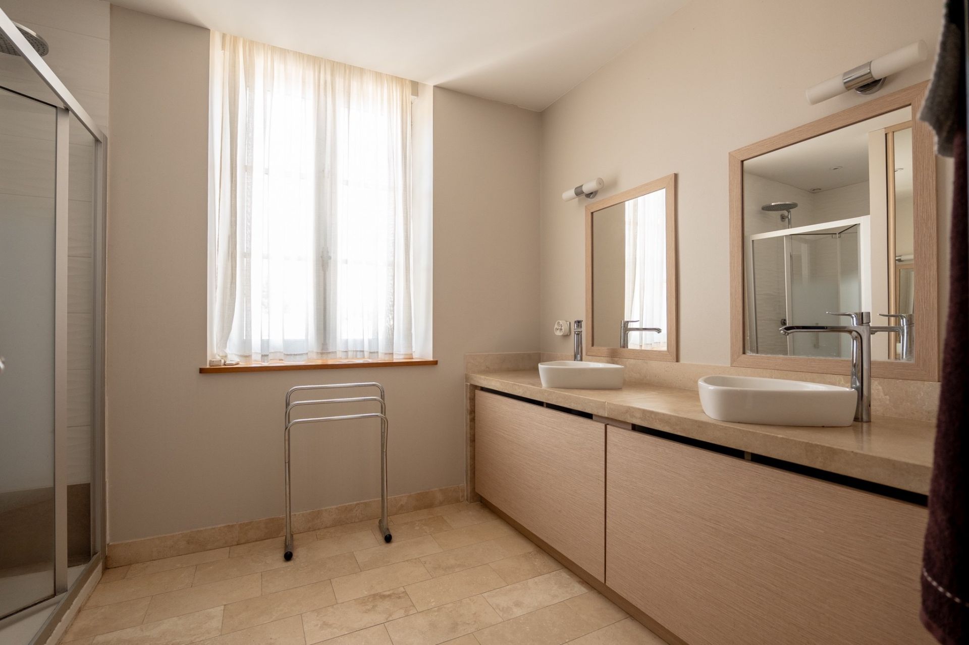 mansion 11 rooms for sale on BLERE (37150)
