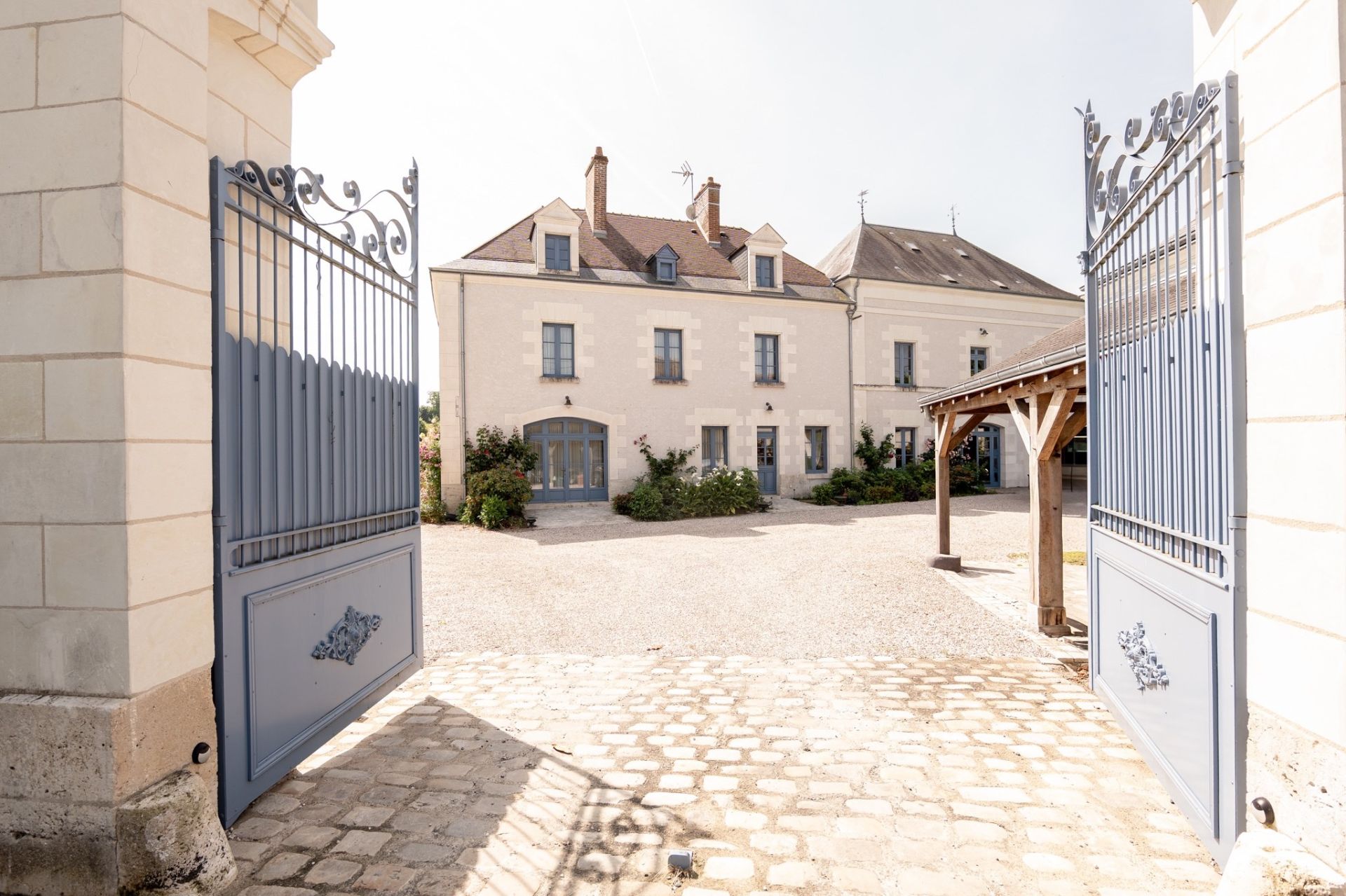 mansion 11 rooms for sale on BLERE (37150)