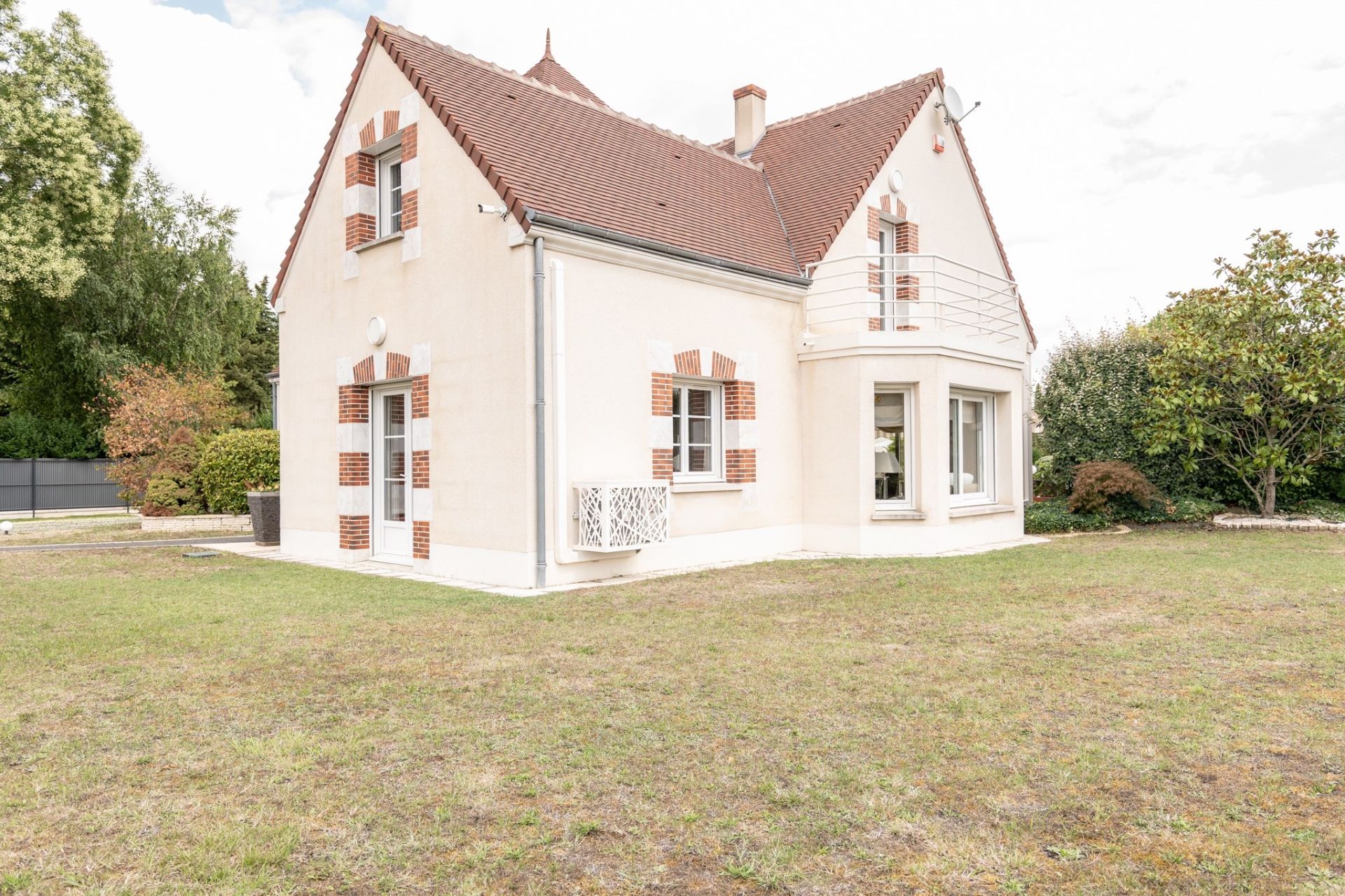 architect's house 7 rooms for sale on CHAILLES (41120)