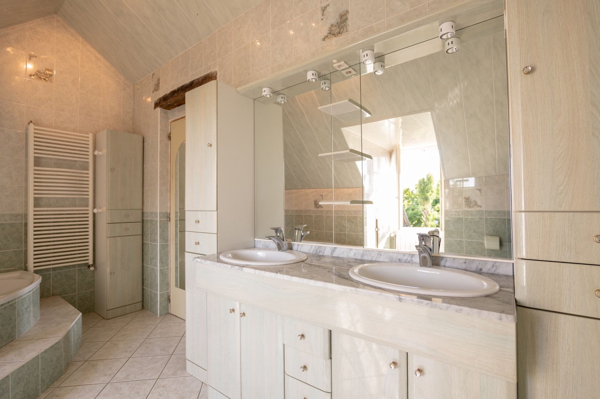 monastery 6 rooms for sale on AZE (41100)