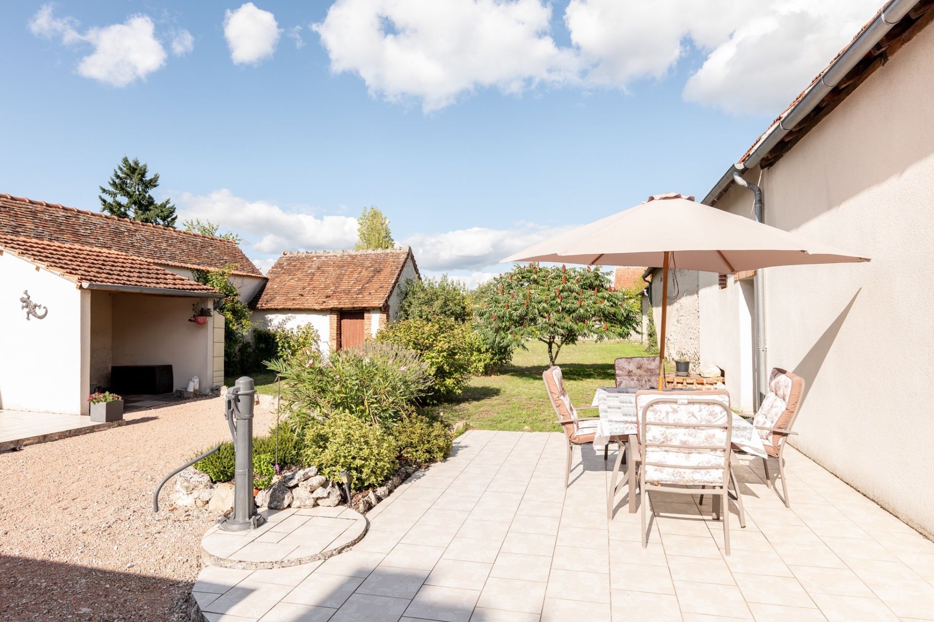 townhouse 8 rooms for sale on ROMORANTIN LANTHENAY (41200)