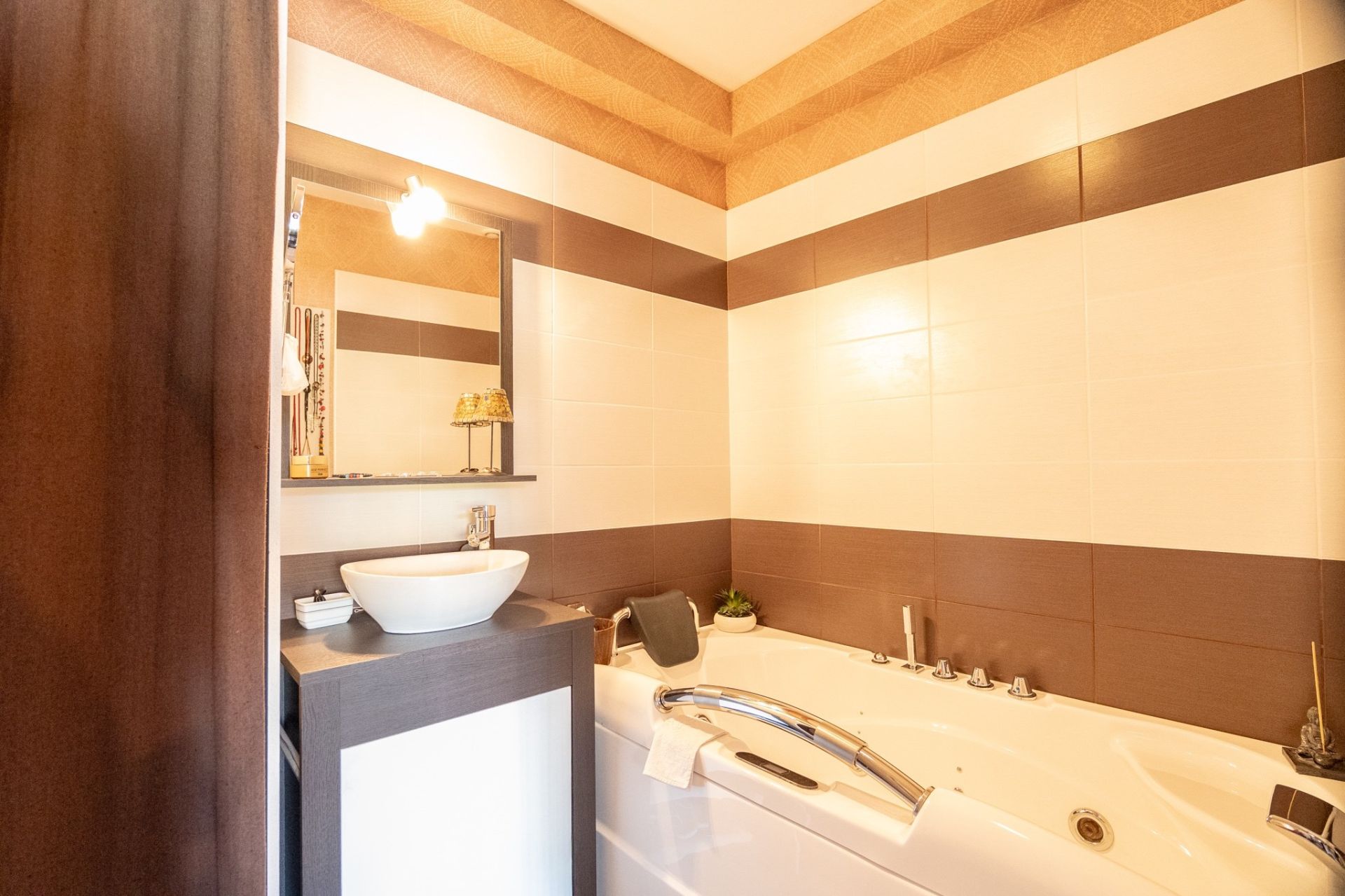 townhouse 8 rooms for sale on ROMORANTIN LANTHENAY (41200)