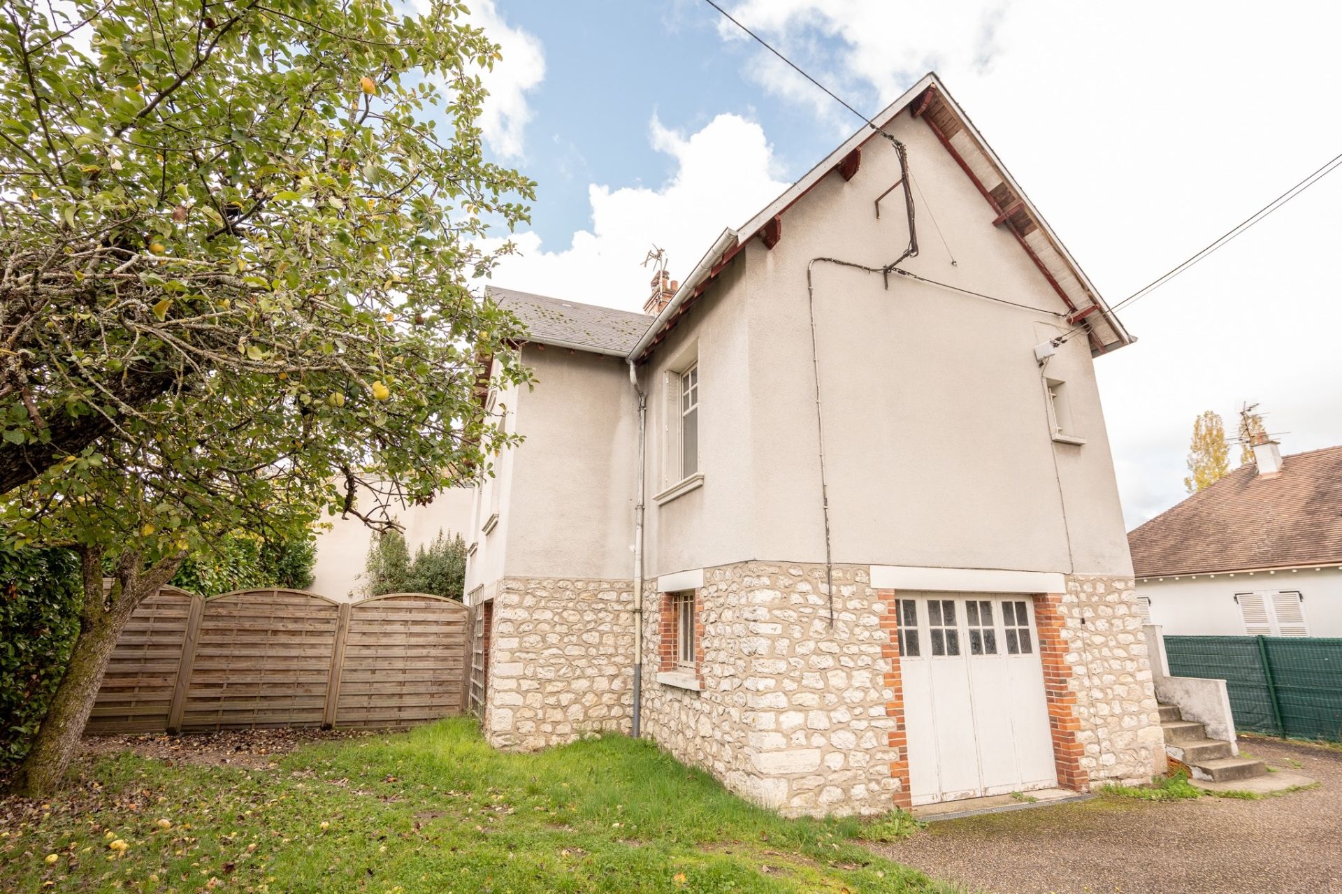 townhouse 7 rooms for sale on BLOIS (41000)