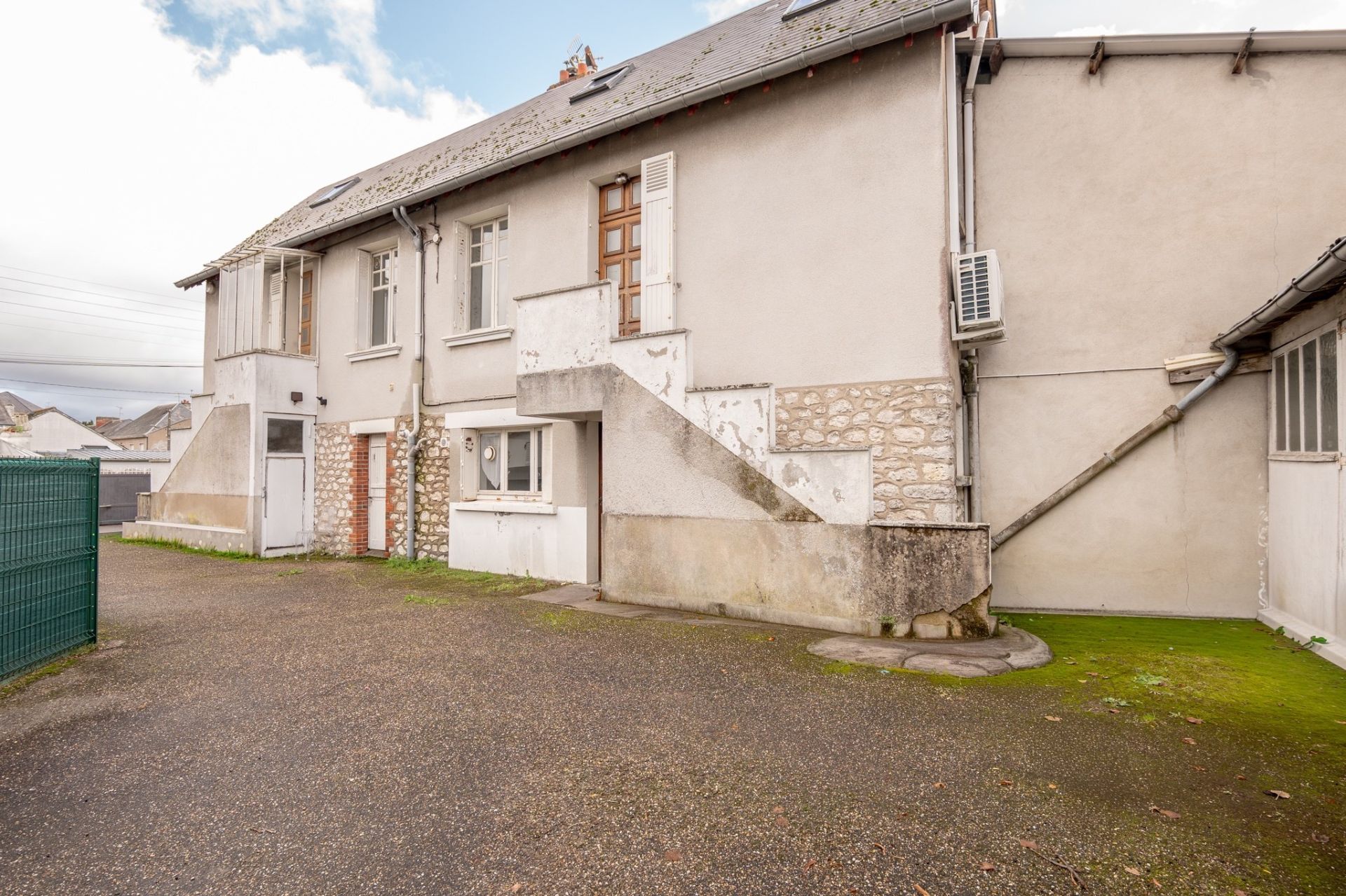 townhouse 7 rooms for sale on BLOIS (41000)