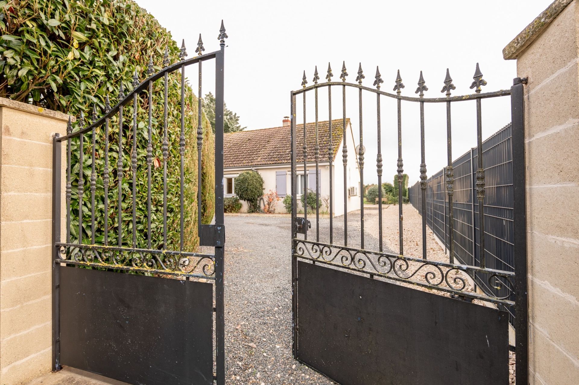 contemporary house 7 rooms for sale on LORGES (41370)