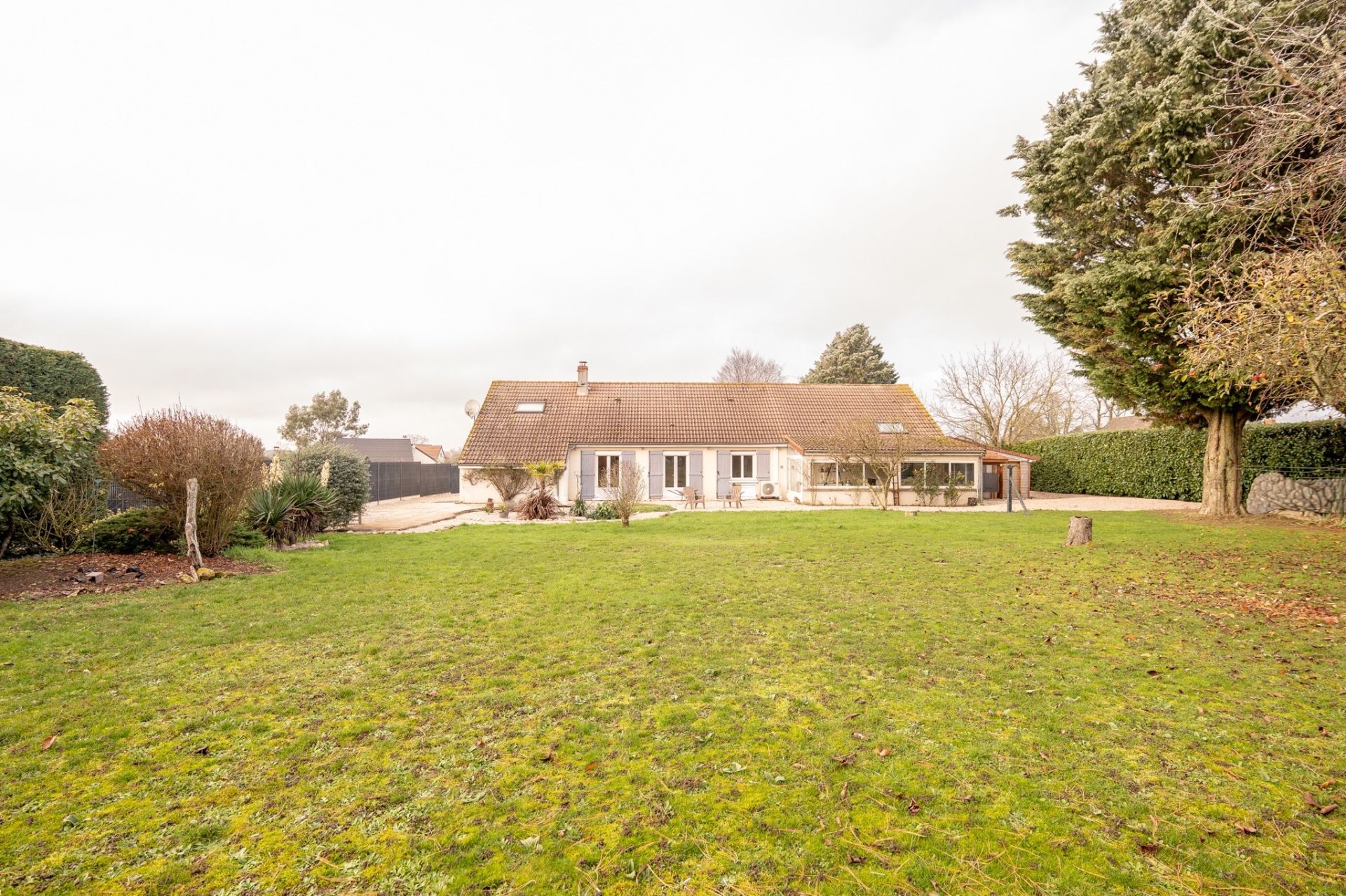 contemporary house 7 rooms for sale on LORGES (41370)