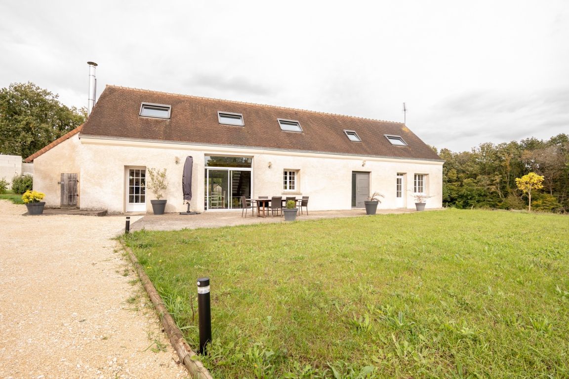 long house 5 rooms for sale on VENDOME (41100) - See details