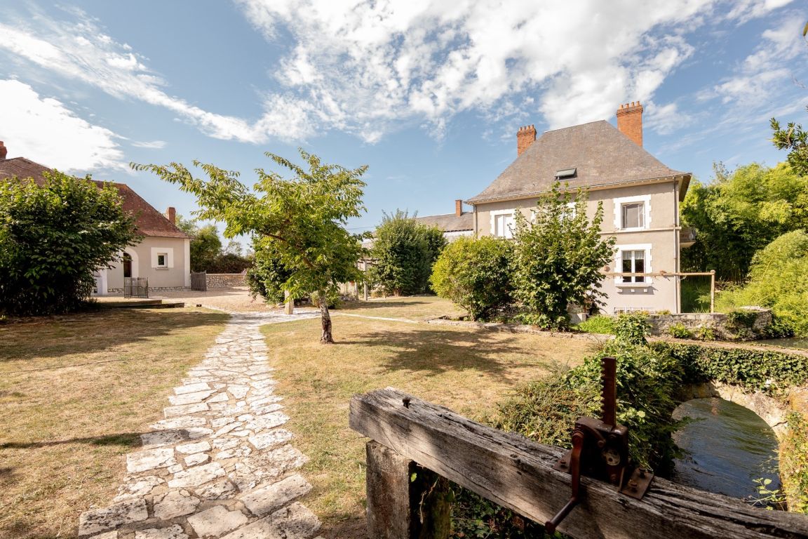 maison de maître 14 pièces en vente sur ST AIGNAN (41110) - Plus de details