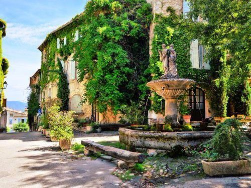 Luxury real estate agency luxury charm in aix marseille salon de provence lake berre vineyard castle sea properties