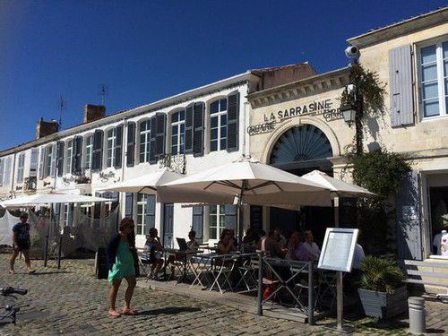 Luxury holiday rental Ile de Ré La Rochelle Ile d'Oleron Royan Saintes charming apartment house