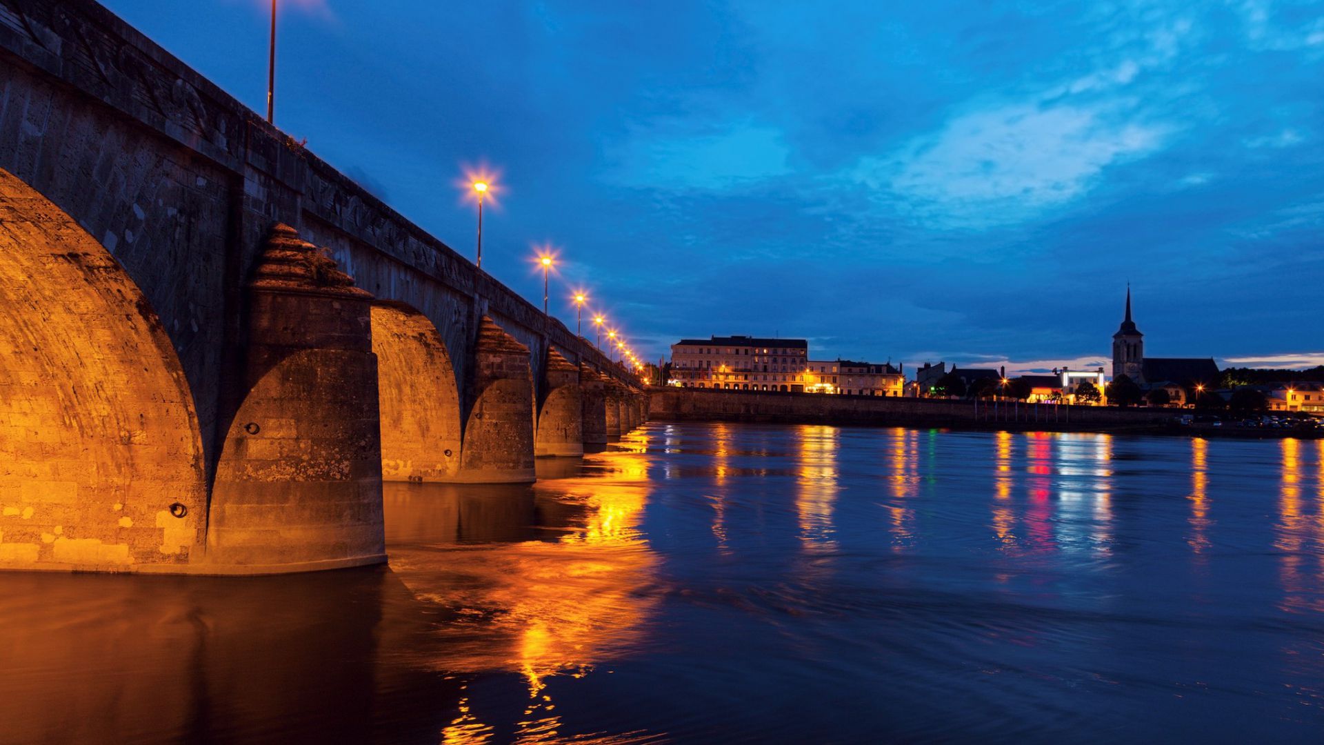 Agence immobilière de prestige charme luxe angers saumur caves ackerman cointreau Appartement Maison Villas loire château